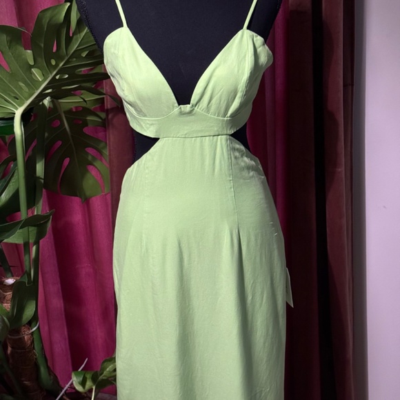 Bardot Cut Out Slit Midi Dress in Lime - Picture 6 of 8